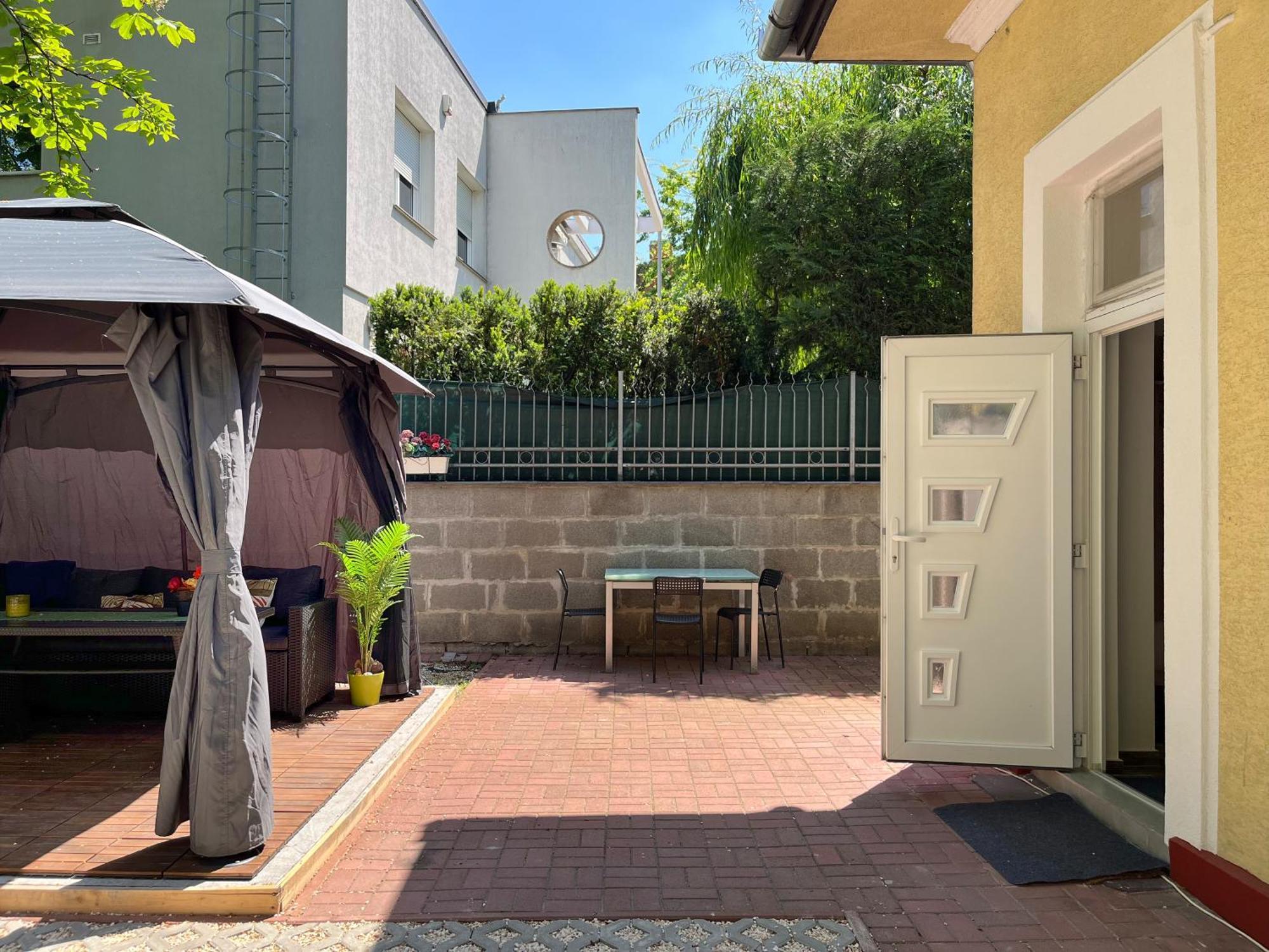Brand New Garden Flat / Free Parking דירה *